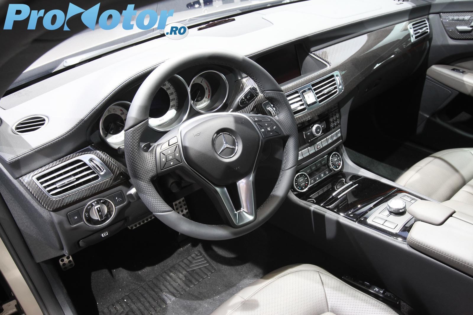 Interiorul lui Mercedes CLS