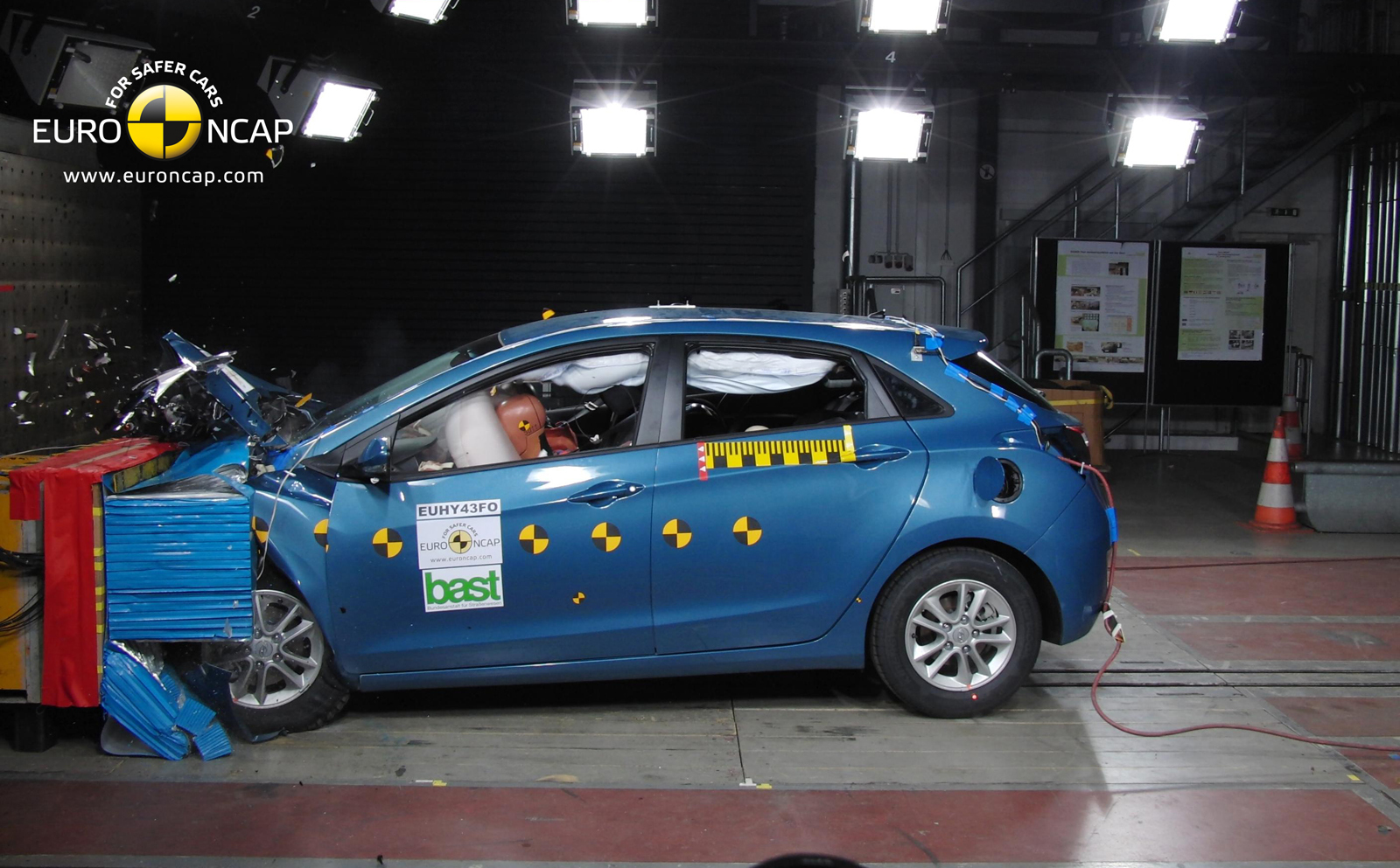 Hyundai i30 obtine 5 stele Euro NCAP, avand un scor mai putin bun la protectia pietonilor