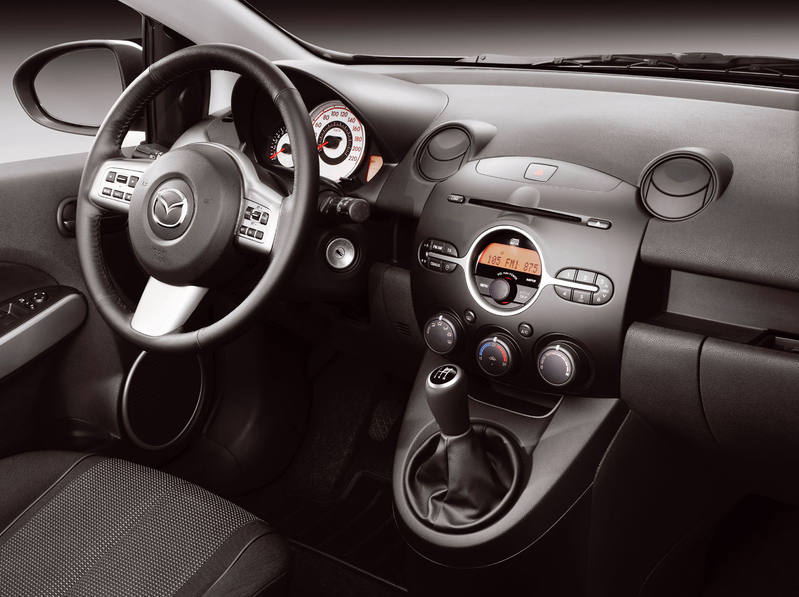 Mazda2 - trei uşi, interior generos