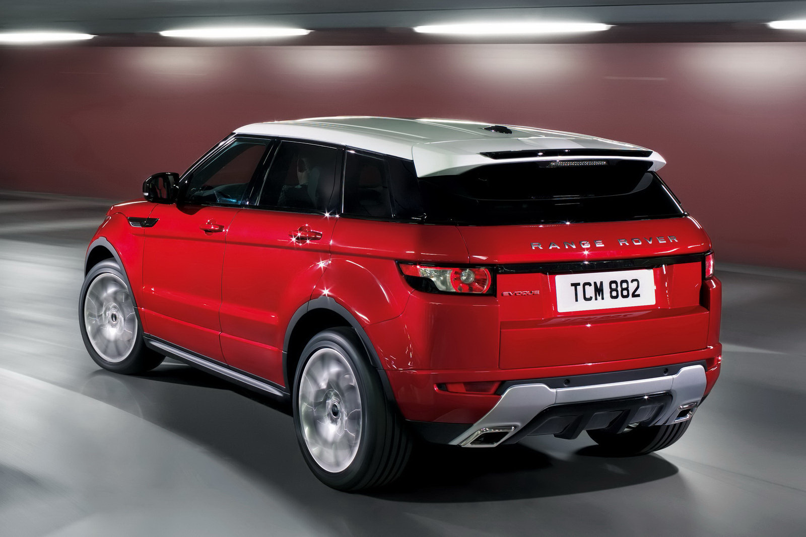 Partea laterala a lui Range Rover Evoque da dovada de mai mult spirit practic