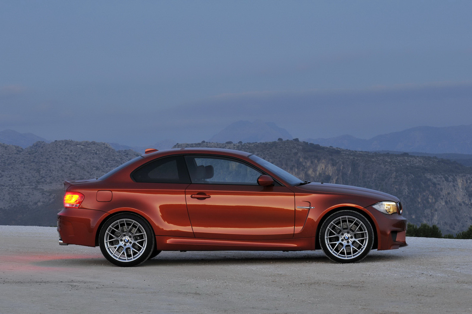 BMW Seria 1 M Coupe are jante de 19 inch, cu un design inspirat de cele de pe BMW M3 GTS