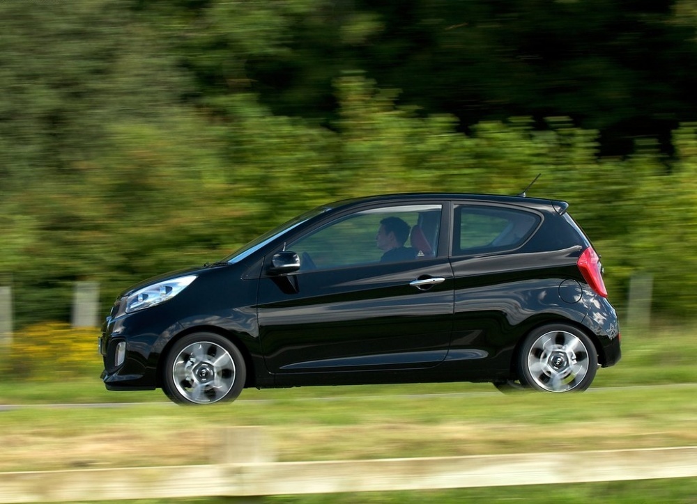 Pentru inceput, KIA Picanto in 3 usi este oferita cu doua motoare pe benzina: 1.0 de 68 CP si 1.2 de 84 CP