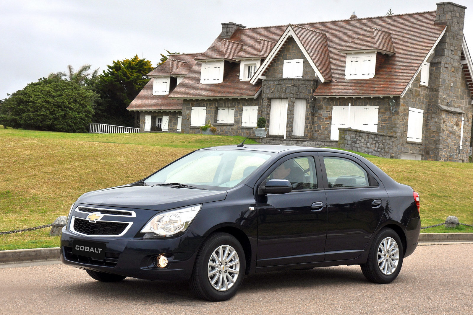 Noul Chevrolet Cobalt este un sedan foarte compact, cu un stil conservator