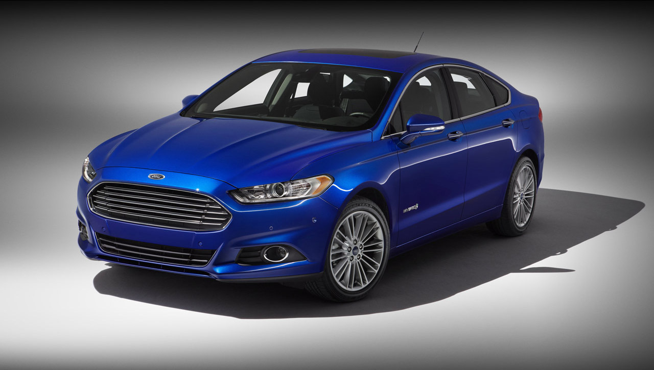 Versiunea Ford Fusion Hybrid anunta 185 CP si un consum de 47 mpg in regim urban