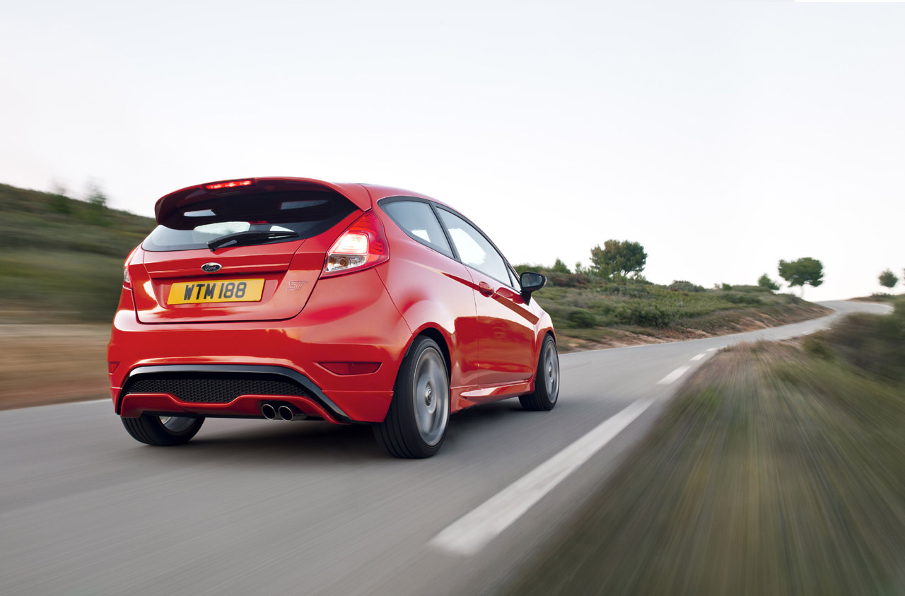 Ford Fiesta ST anunta sub 7 secunde pana la 100 kmh si cea mai buna manevrabilitate din segment