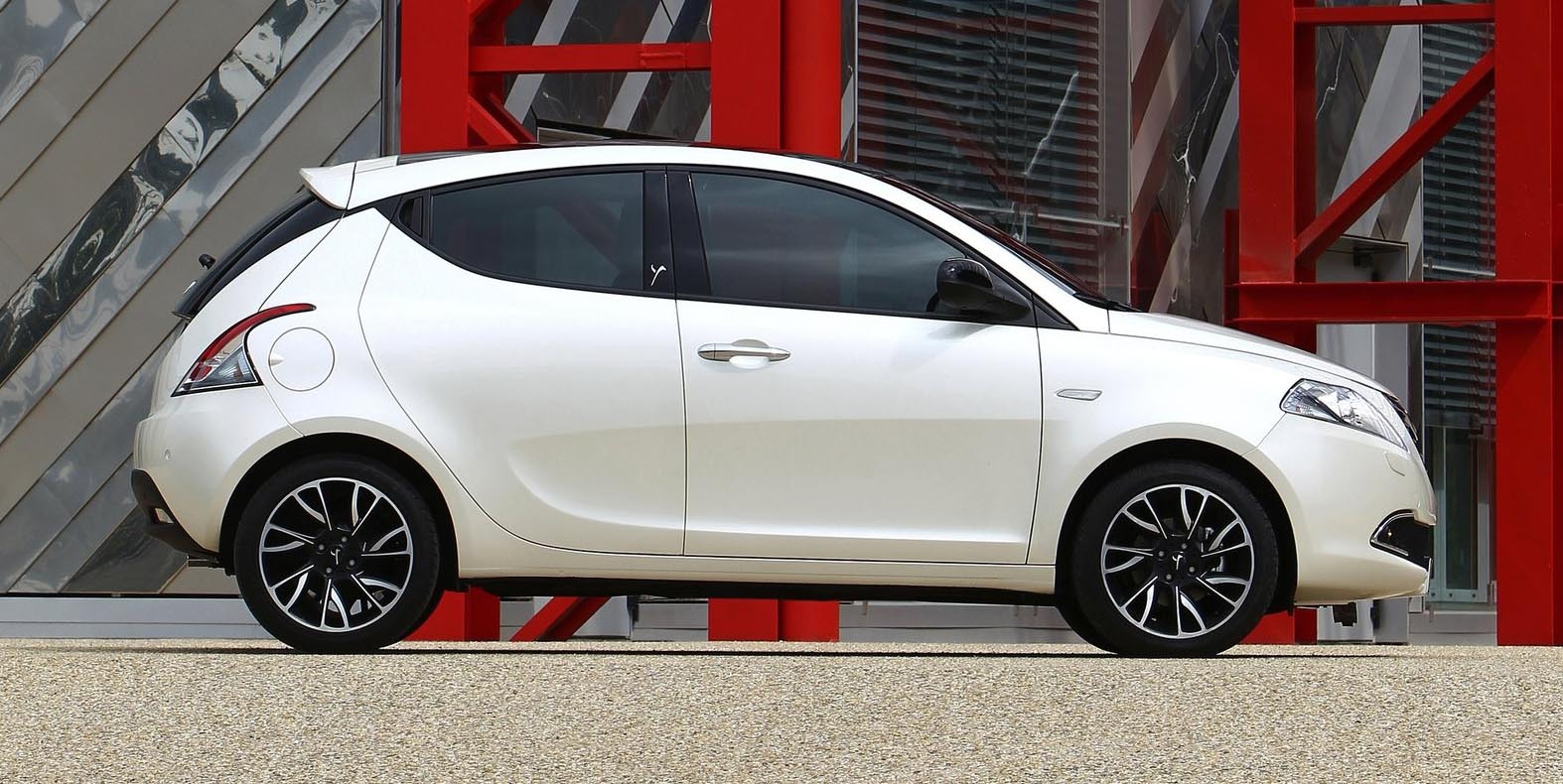 Lancia Ypsilon