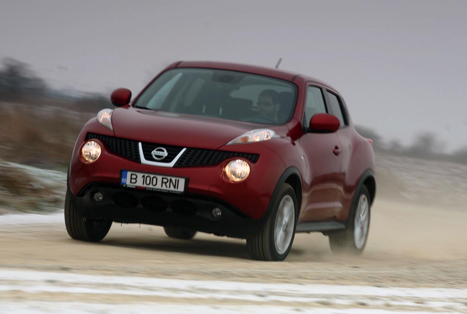 Versiunea de top Nissan Juke 1.6 Tekna are un pret de 18.840 euro si o echipare extrem de bogata