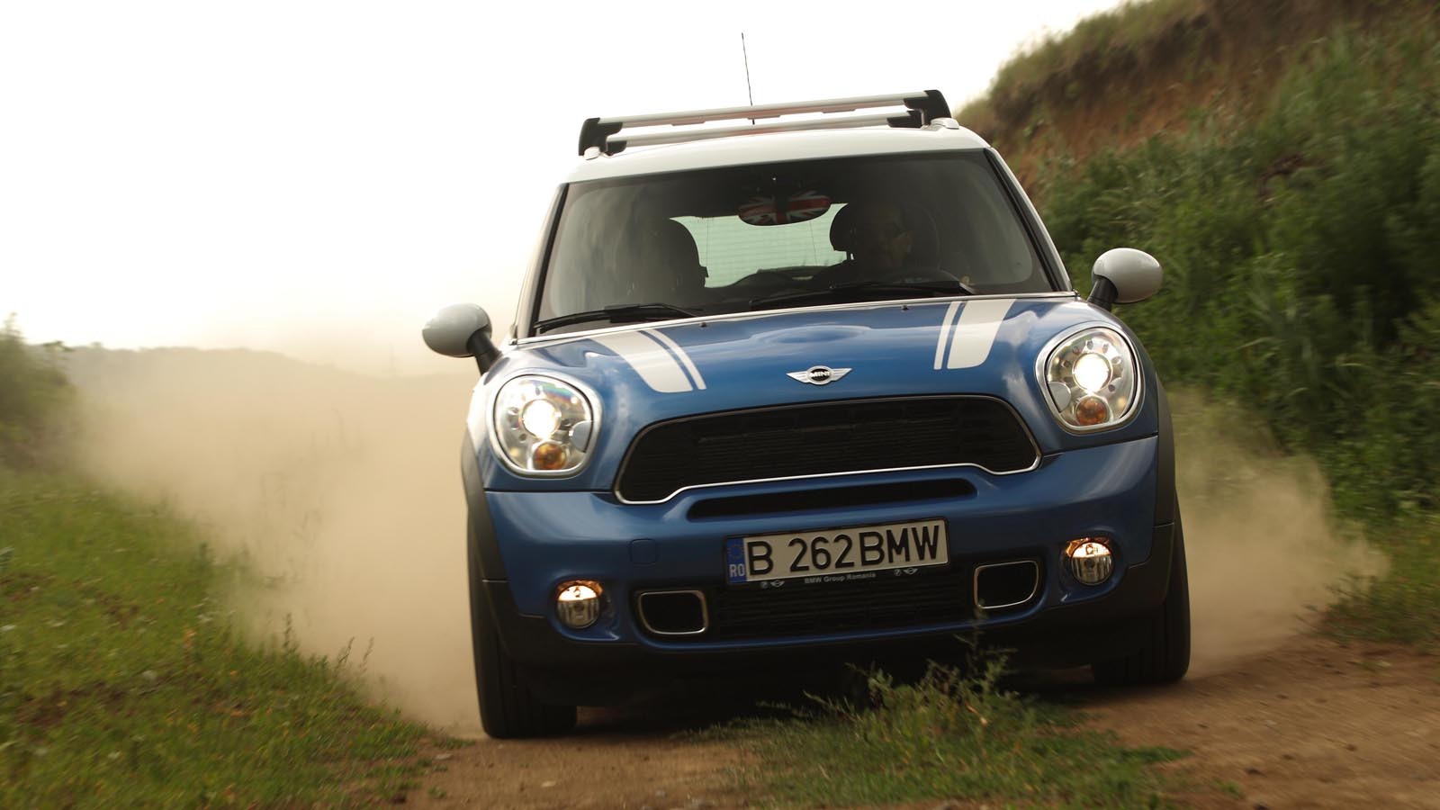 In general, Mini Countryman Cooper SD are un comportament ludic si suficient de sportiv