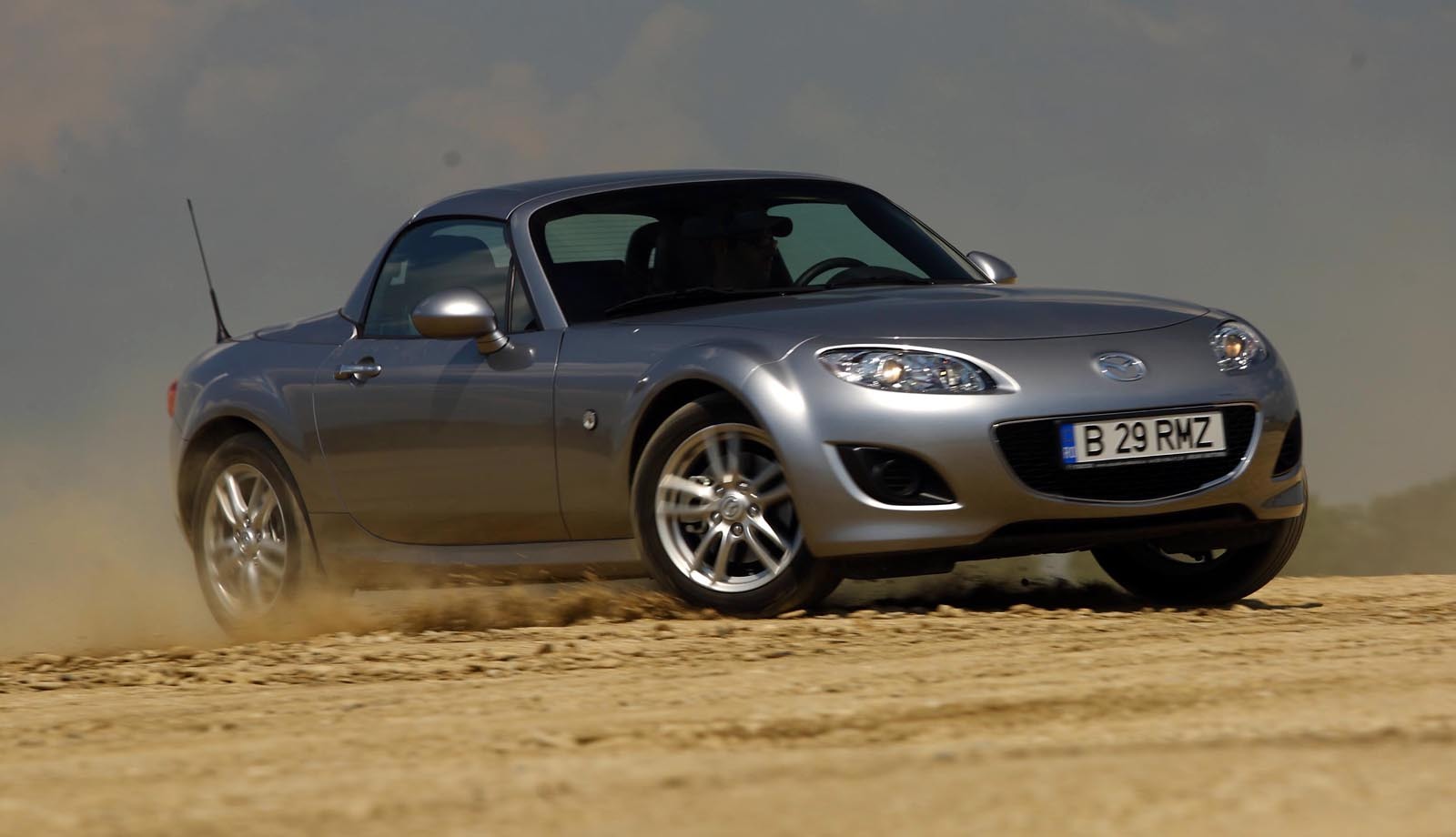 Mazda MX-5 se dovedeste un pachet sportiv reusit, chiar si cu motorizarea de baza