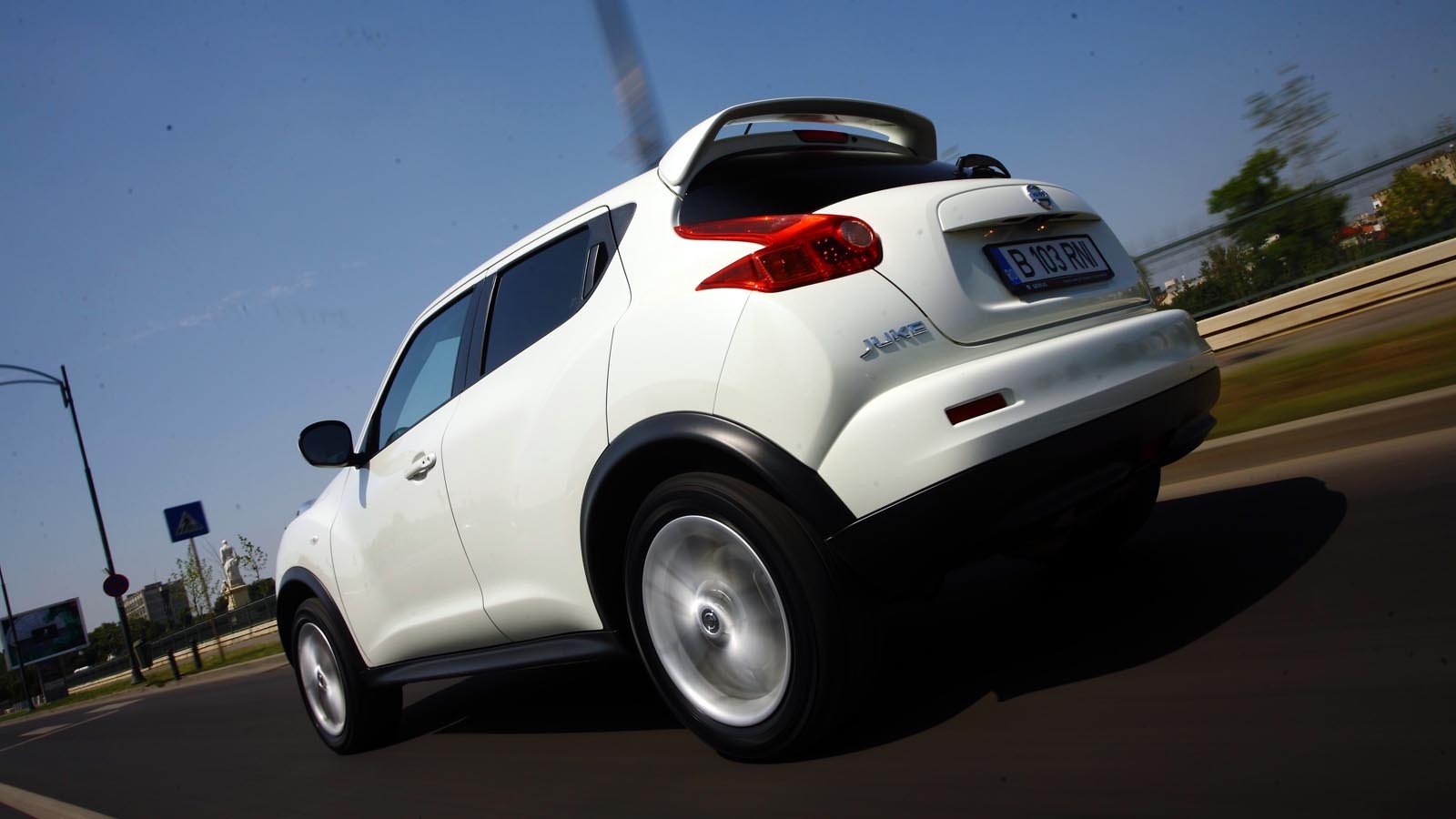 Nissan Juke turbo 4x4 nu e un hot-hatch foarte sportiv, dar ofera un bun caracter dinamic si ludic