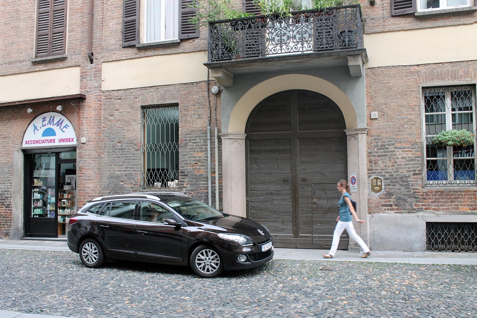 Cu Megane prin Pavia, la sud de Milano