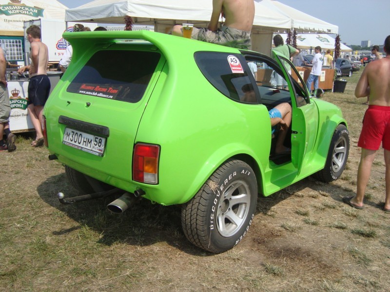 OZN-ul BMW are la baza sasiul micului offroader Lada Niva