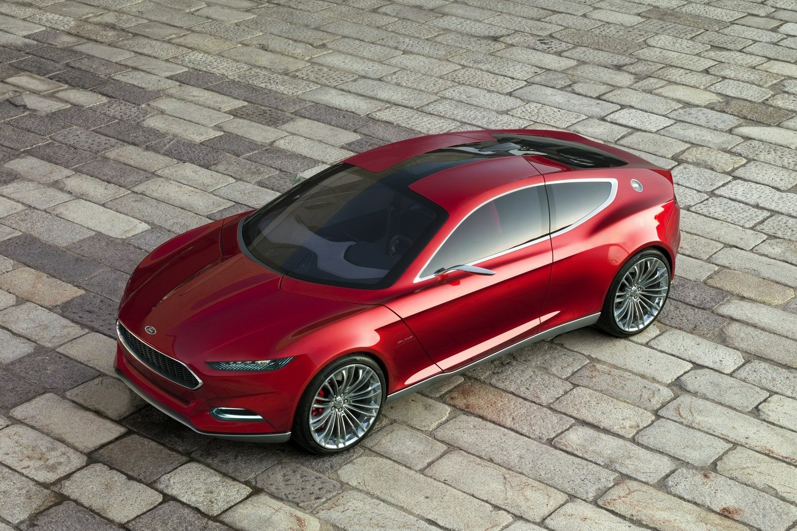 Ford Evos concept este un coupe fastback de clasa medie, cu o lungime de 4,5 metri