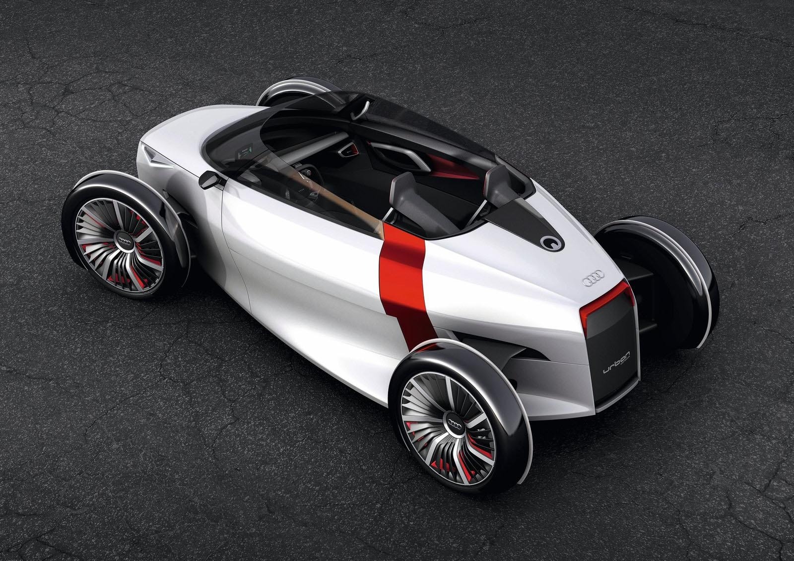 Audi Urban Spyder nu are deloc plafon, iar parbrizul si geamurile sunt in stilul roadsterelor oldies